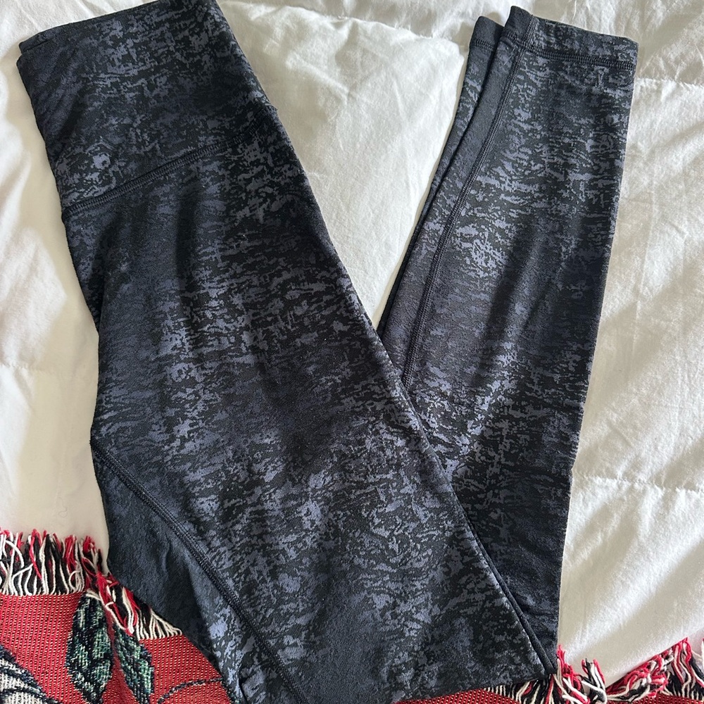 Lulu lemon navy and Black Patterned Leggings